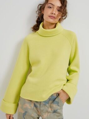 En Elly Green Turtleneck